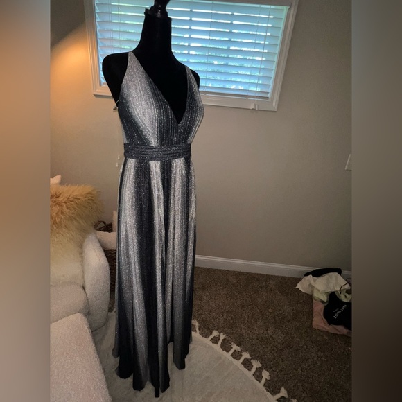 AQUA: Black/Silver Ombre Formal Dress - Size 8 - Picture 2 of 13